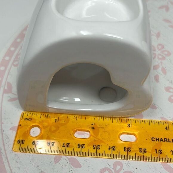 2 Valentine’s Galentine’s Day Heart Candle Holders White Ceramic NWT - Picture 9 of 9